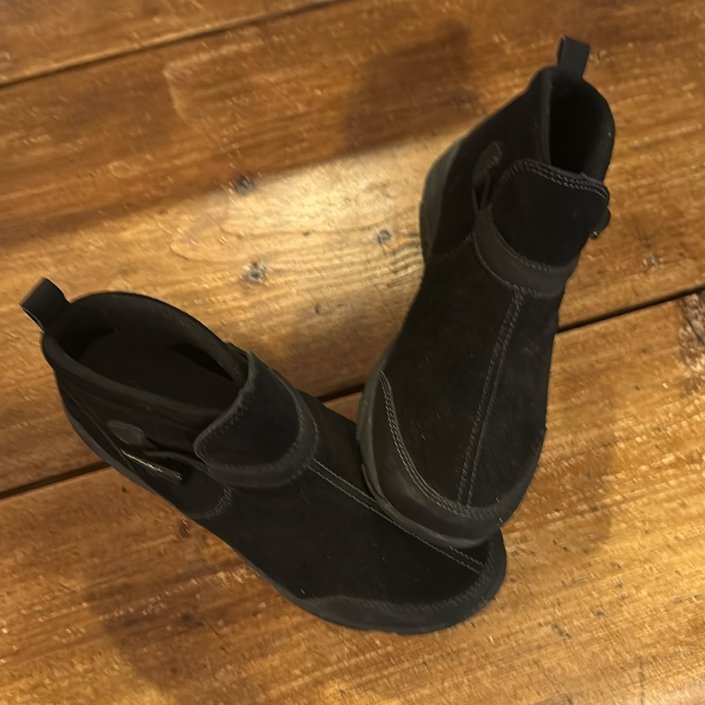 Easy Spirit Explorer24 Eselita black suede pull on bootie sz7